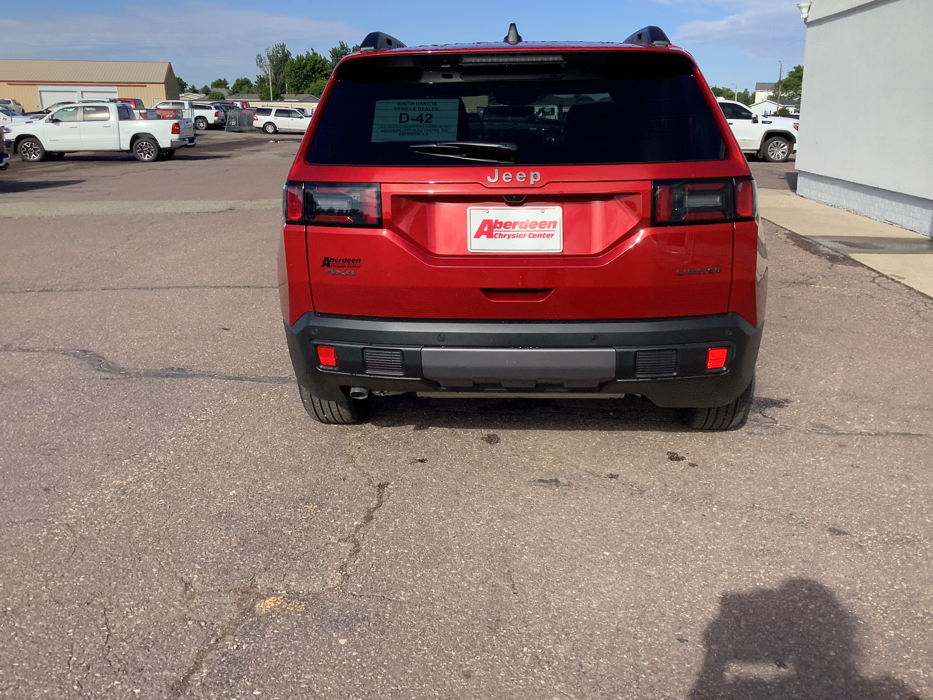 New 2026 Red Hot Pearl-Coat Exterior Paint Jeep Limited image 5