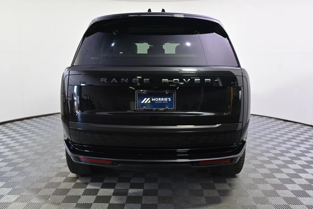 Used 2025 Santorini Black Metallic Land Rover SE image 5