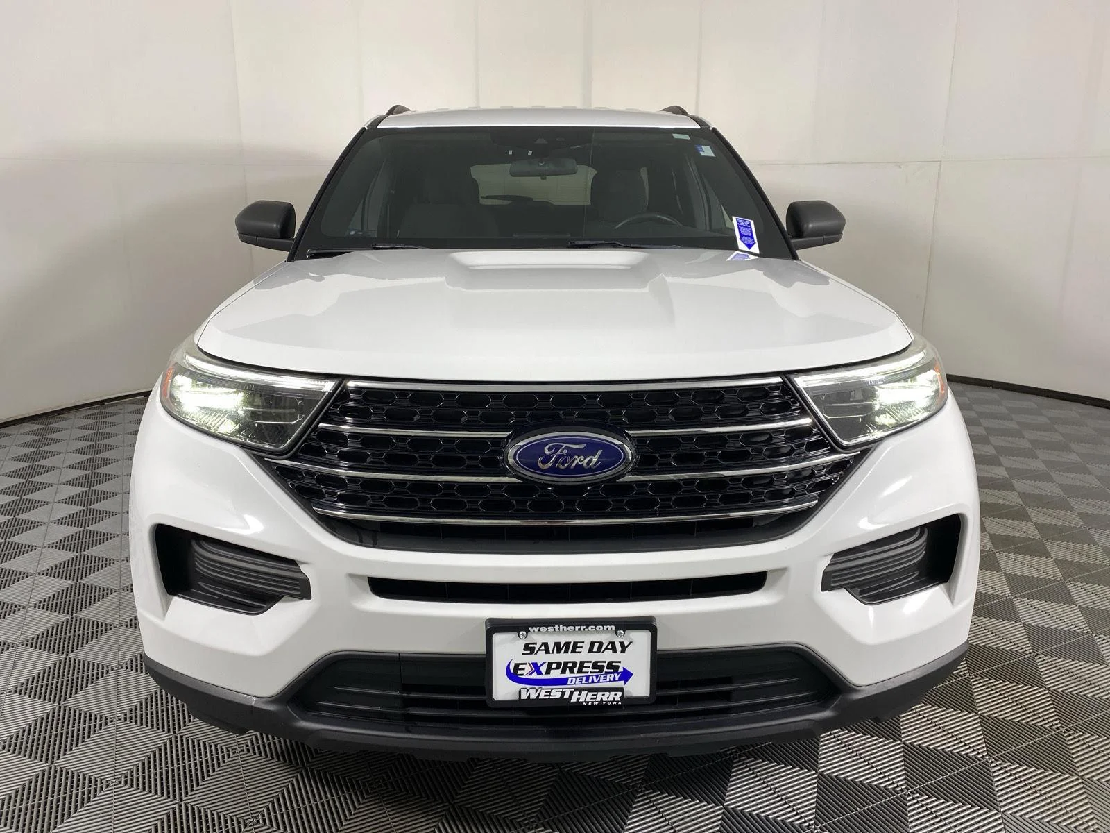 Used 2020 Oxford White Ford XLT image 6