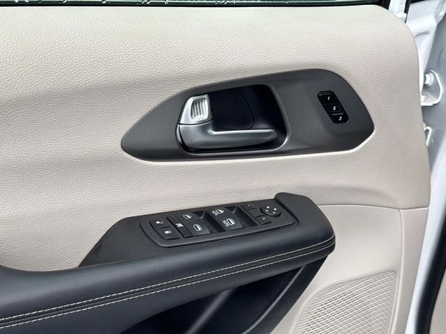 Used 2023 White Chrysler Touring L image 27