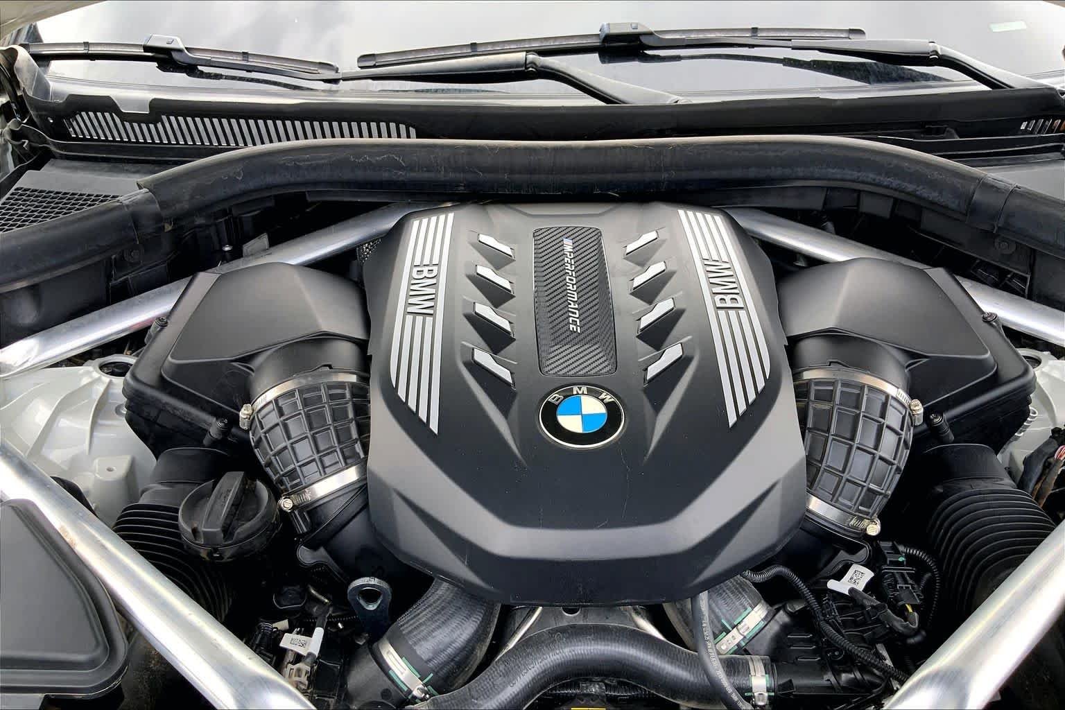 Used 2021 Alpine White BMW M50i image 32