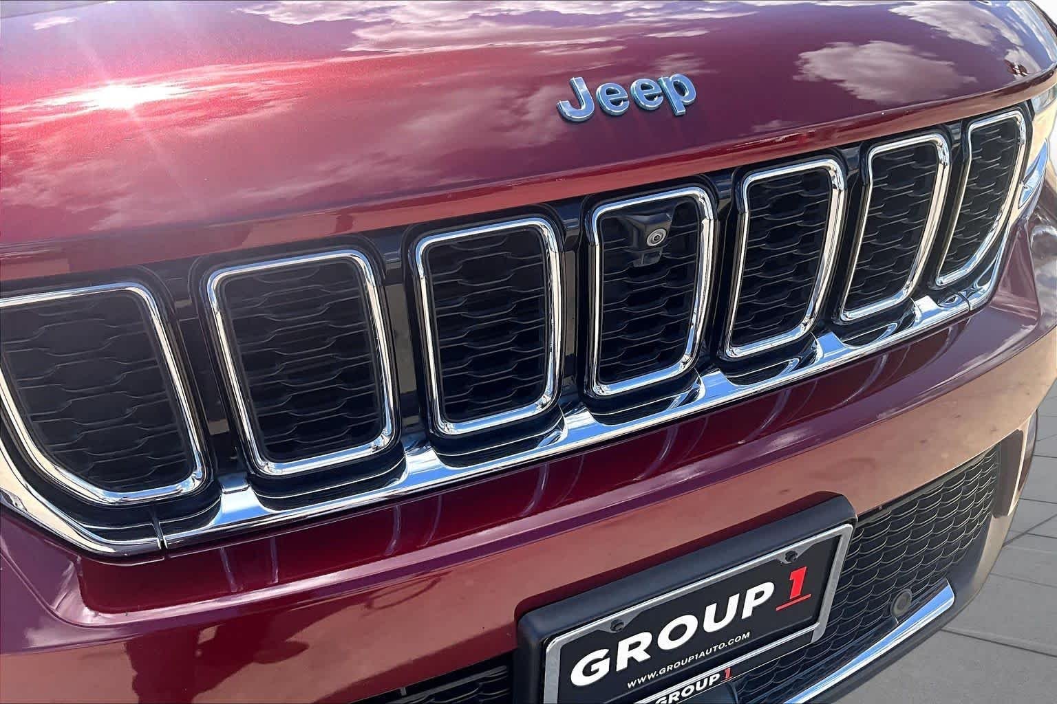 Used 2022 Velvet Red Pearlcoat Jeep  image 30