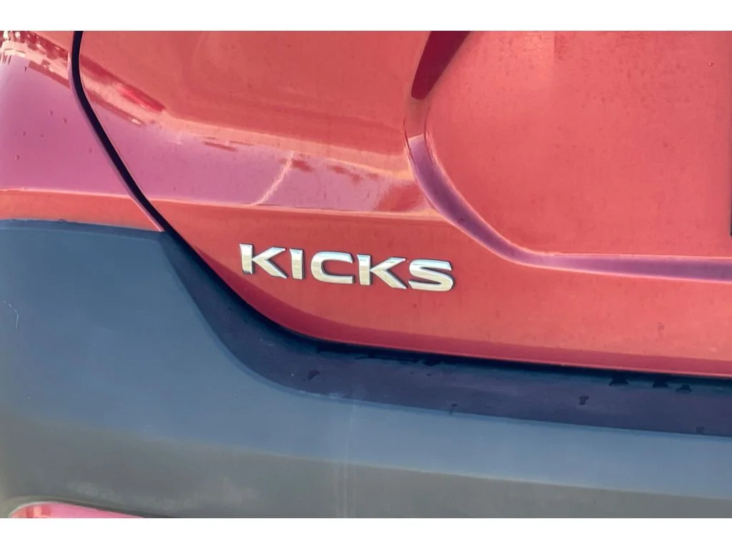 Used 2018 Cayenne Red/Super Black Nissan SR image 17