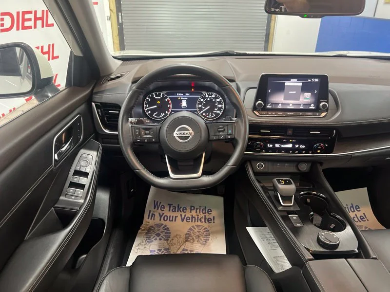 Used 2021 White Nissan SL image 33