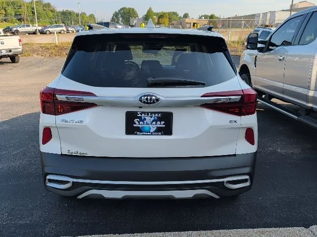 Used 2021 White Kia EX image 9