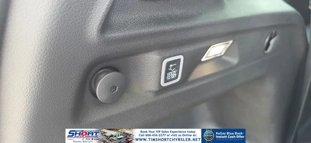 New 2026 Bright White Clear-Coat Exterior Paint Jeep Altitude image 37