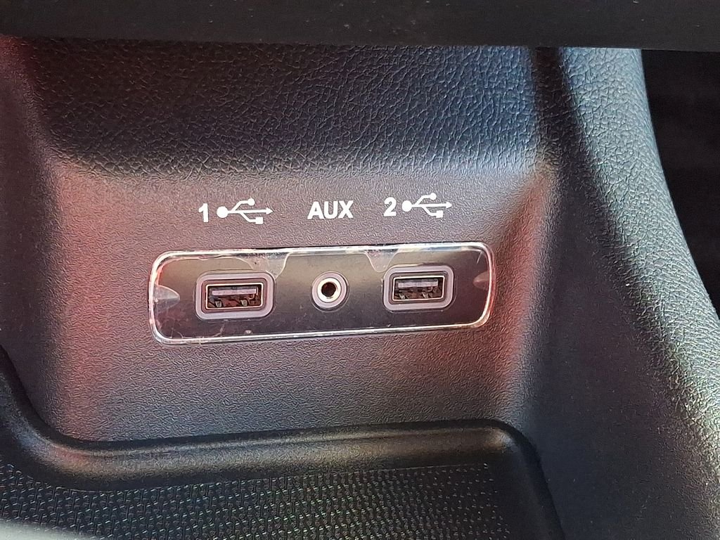 Used 2019 Gray Dodge SXT image 26