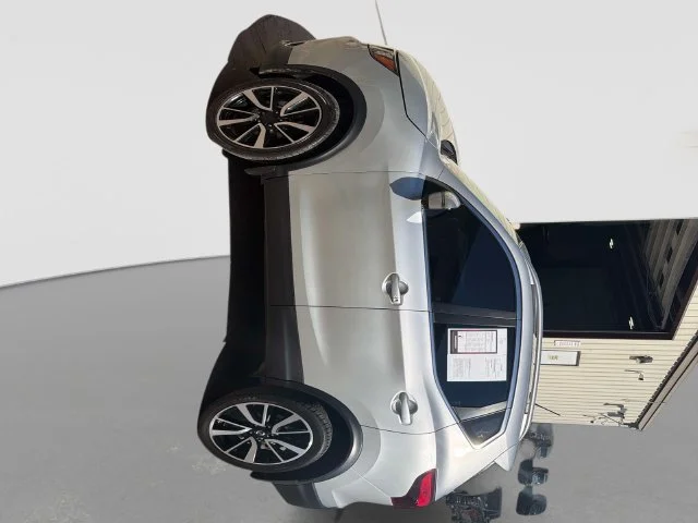 Used 2019 Silver Nissan SL image 8