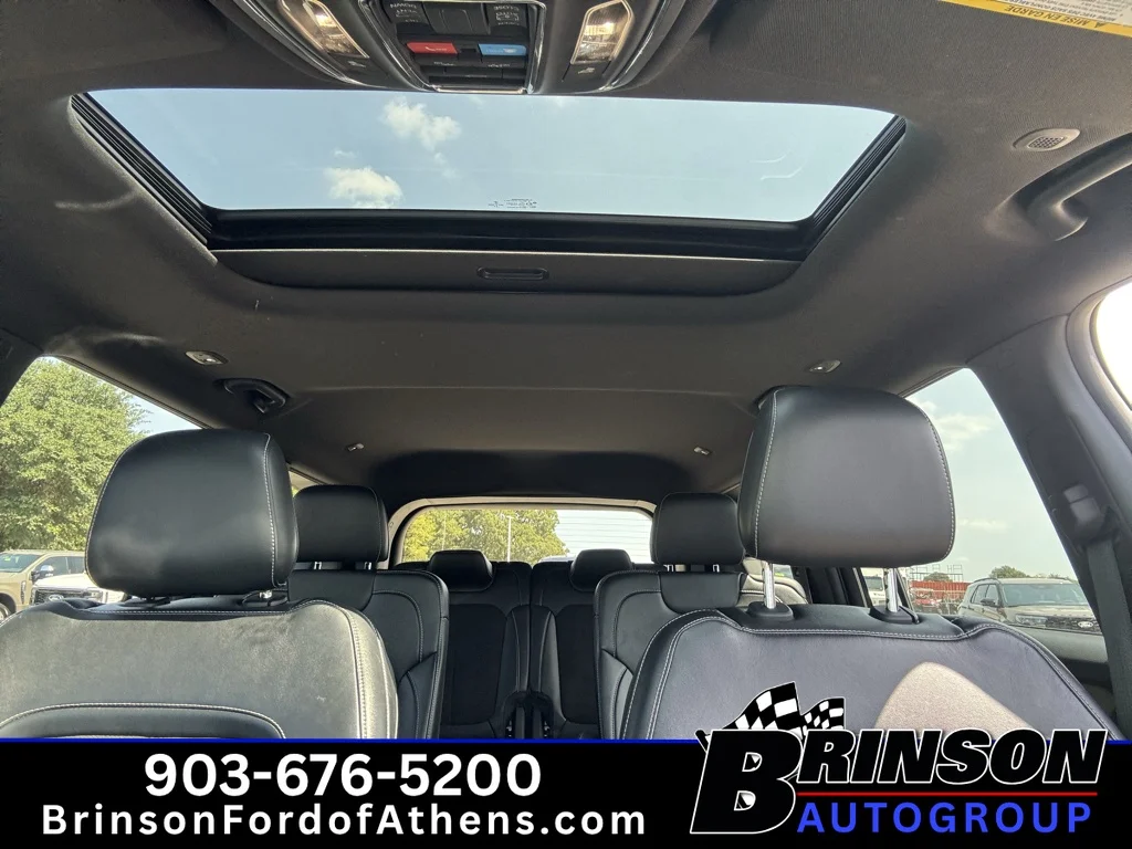 Certified Used 2023 Metallic Jeep Altitude image 36