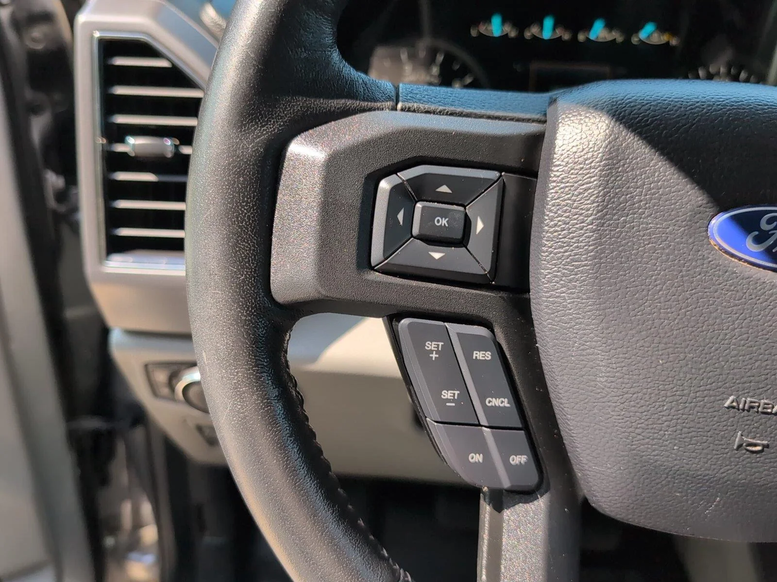 Used 2020 Iconic Silver Ford XLT image 28