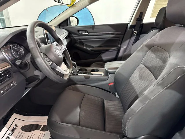 Used 2025 White Nissan 2.5 SV image 17