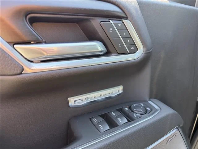 Used 2025 Onyx Black GMC Denali image 16