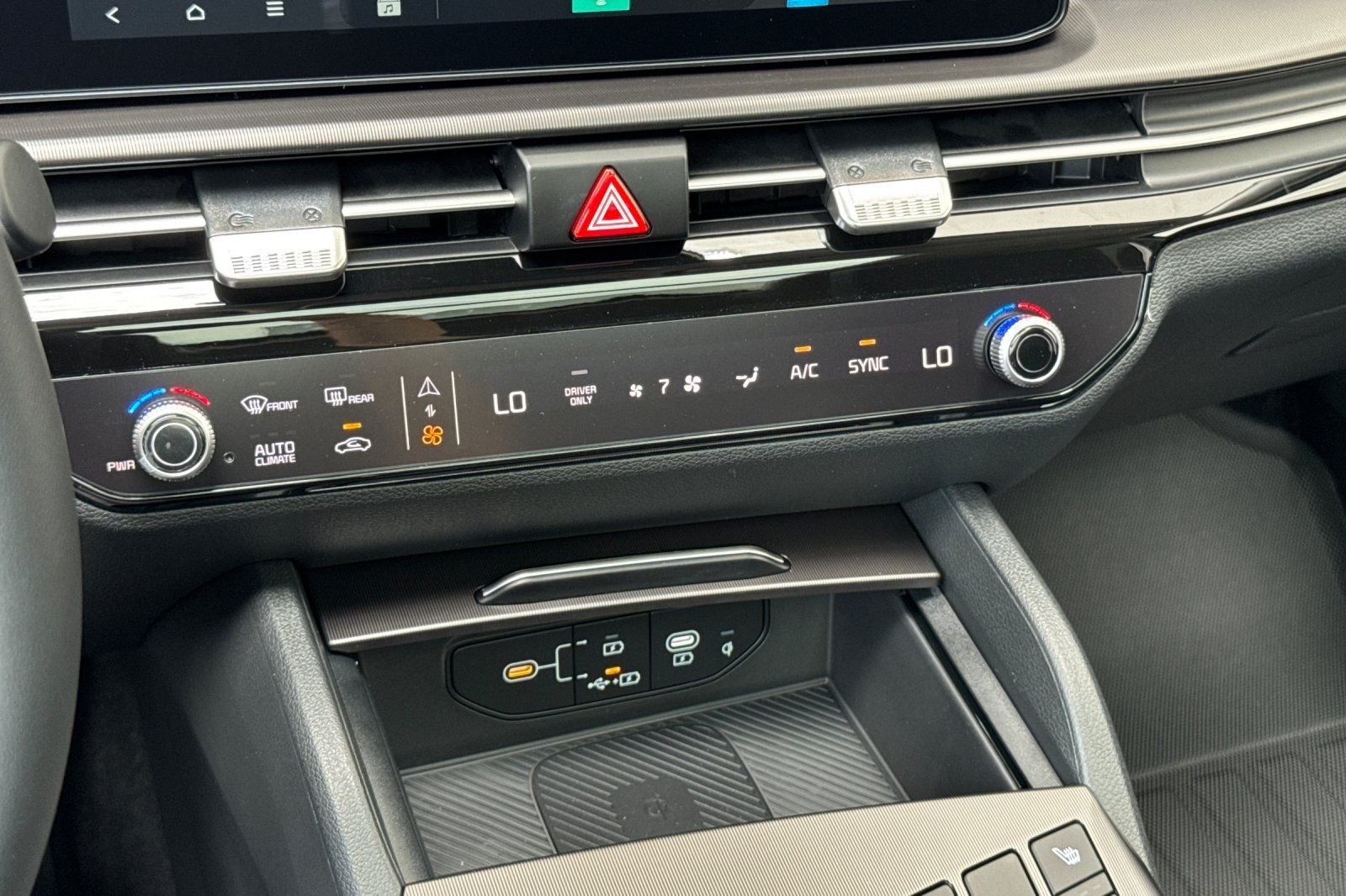 2026 Kia Sportage EX Hybrid - Photo 16