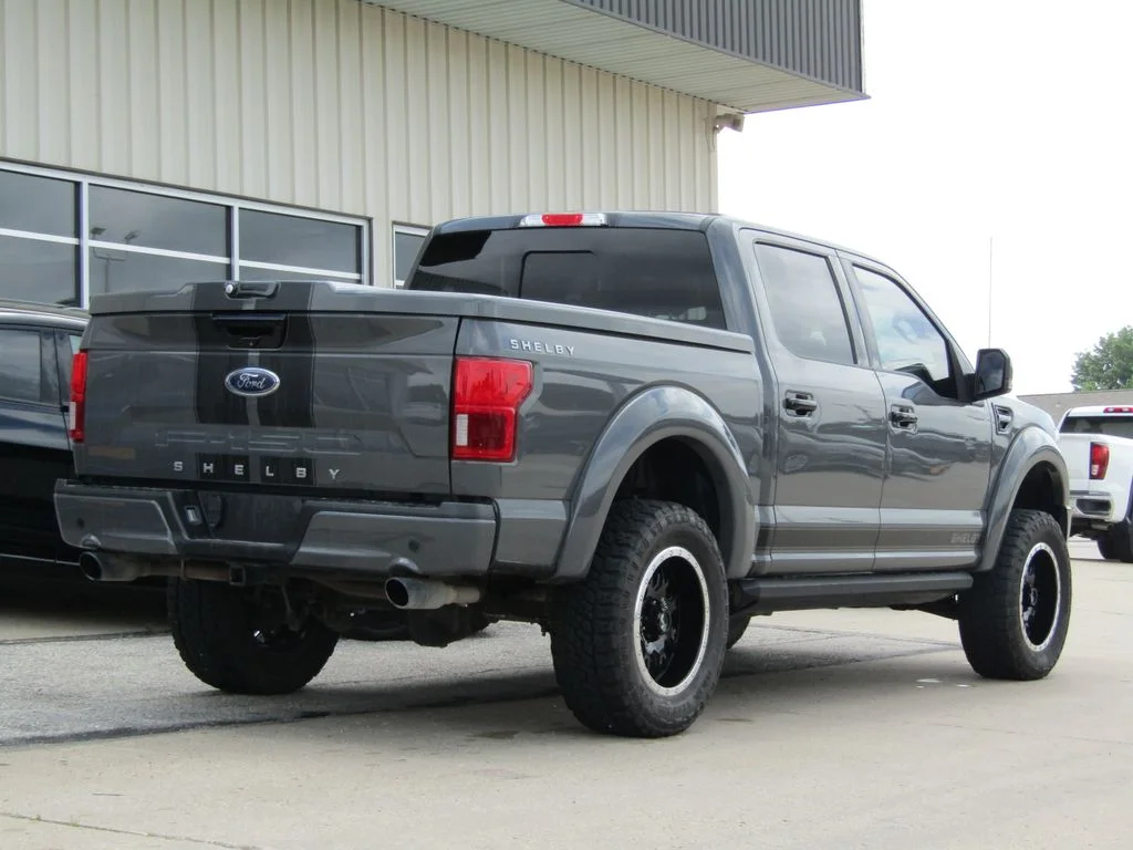 Used 2019  Ford Lariat image 3