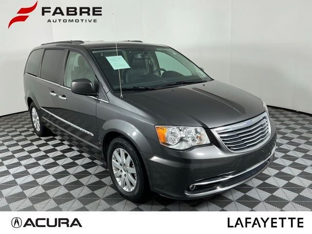 2015 Chrysler Town & Country Touring's photo