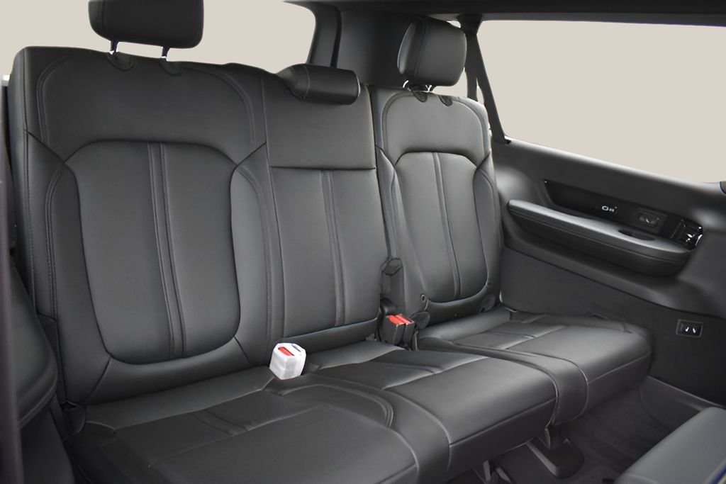 Used 2023 Black Jeep Base image 15