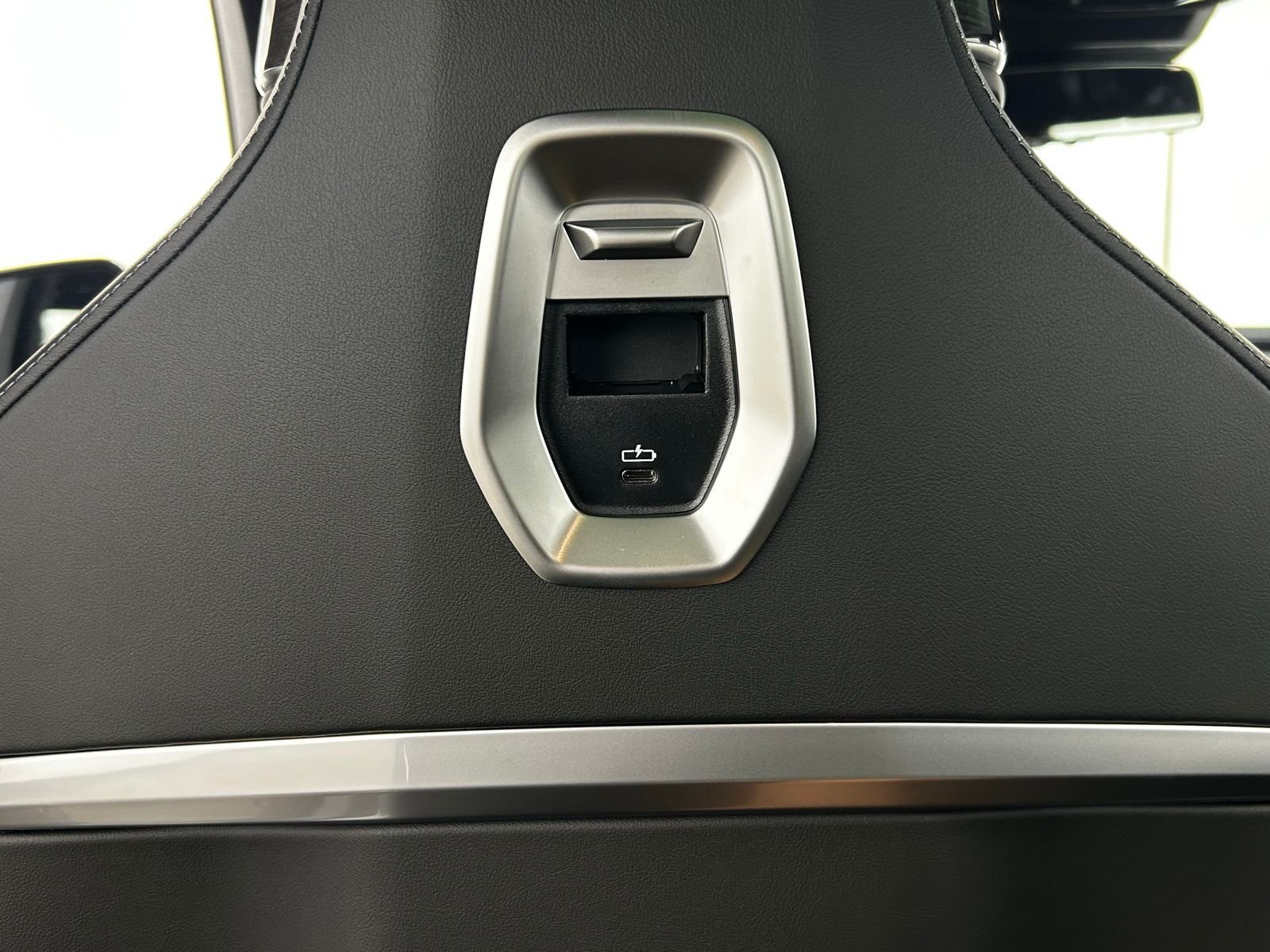 New 2026 Black Sapphire Metallic BMW xDrive60 image 58