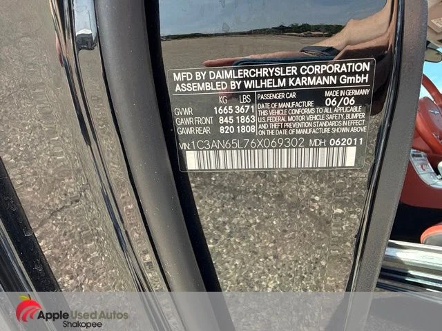 Used 2006 Black Chrysler Limited image 5