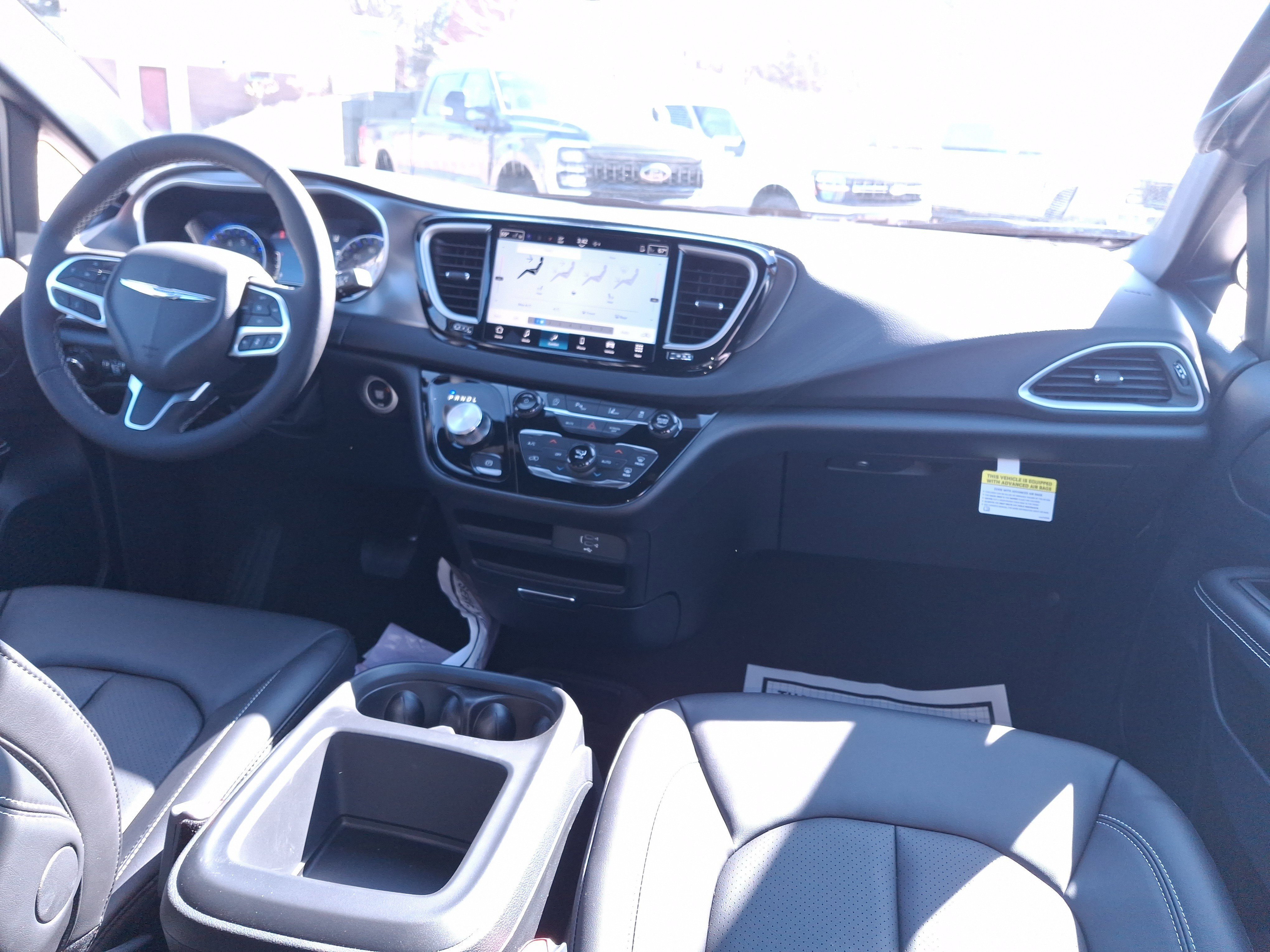 2026 Chrysler Voyager LX - Photo 9
