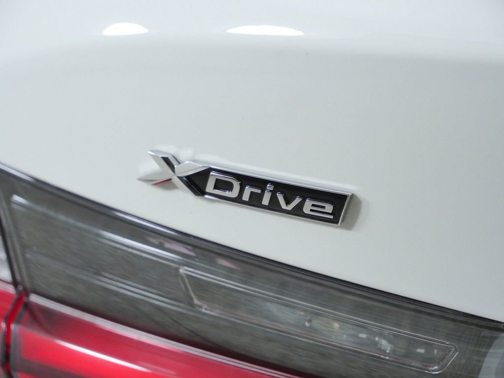 New 2026 Alpine White BMW 330i xDrive image 13