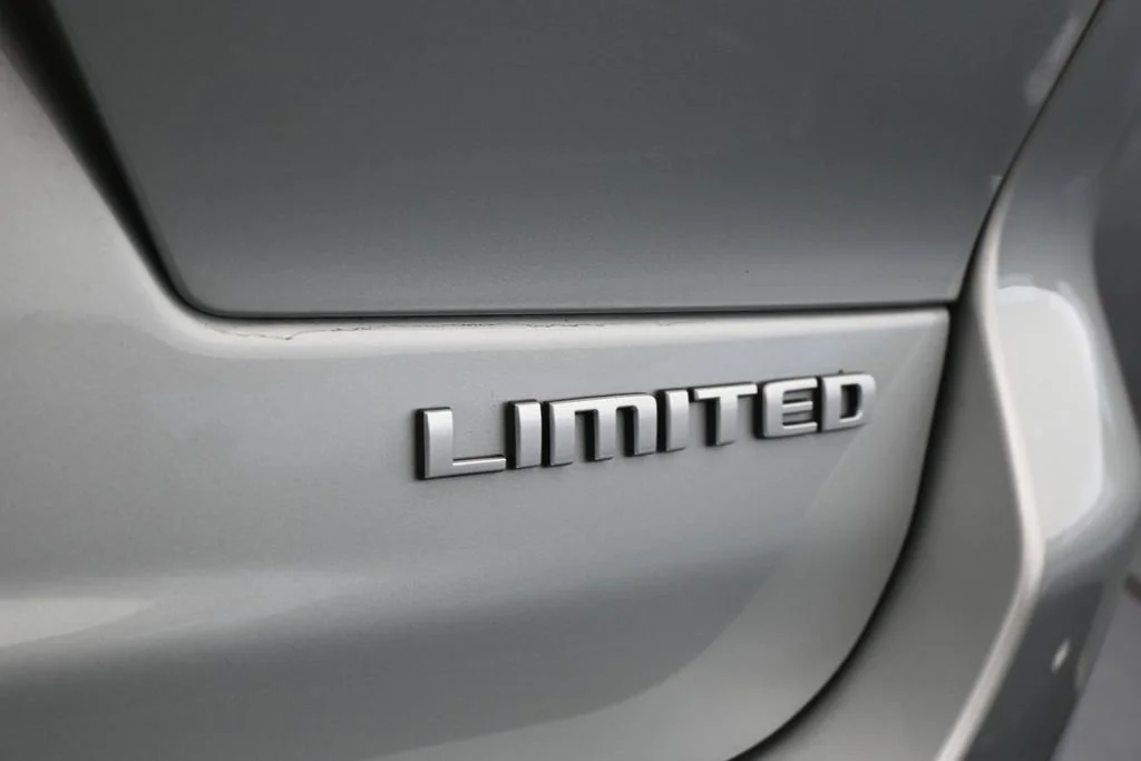 Used 2025 Silver Jeep Limited image 37