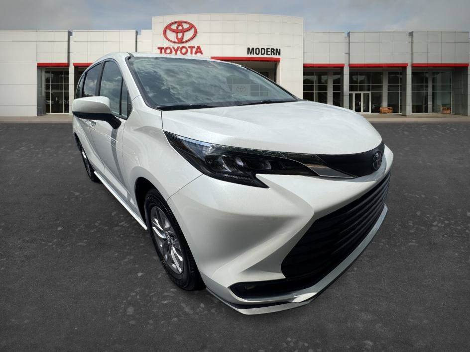 Used 2025 Wind Chill Pearl Toyota XLE image 3