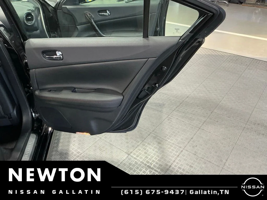Used 2014 Super Black Nissan 3.5 SV image 42
