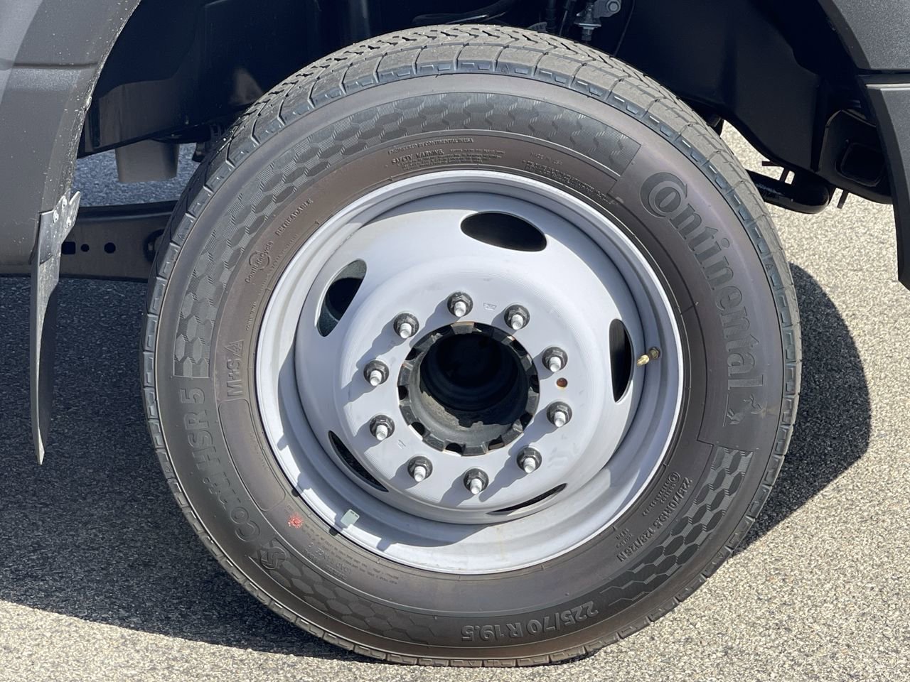2025 Ford F-550 Super Duty Chassis Cab XL - Photo 10