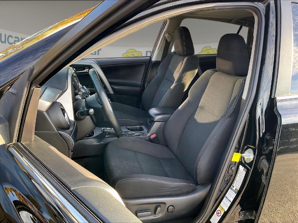 Used 2018 Black Toyota XLE image 9