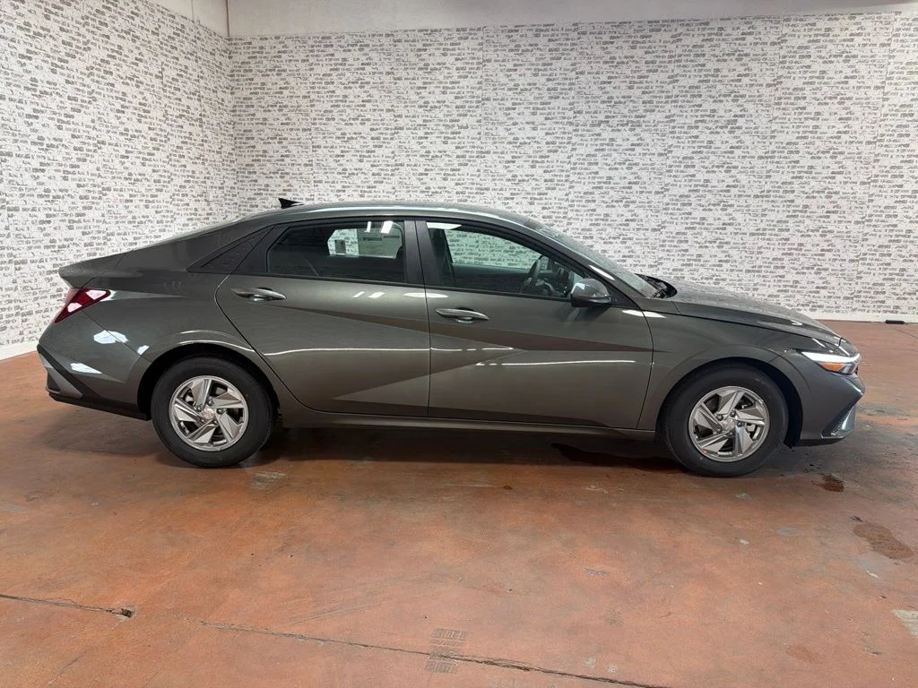 New 2026 Amazon Gray Hyundai SE image 8