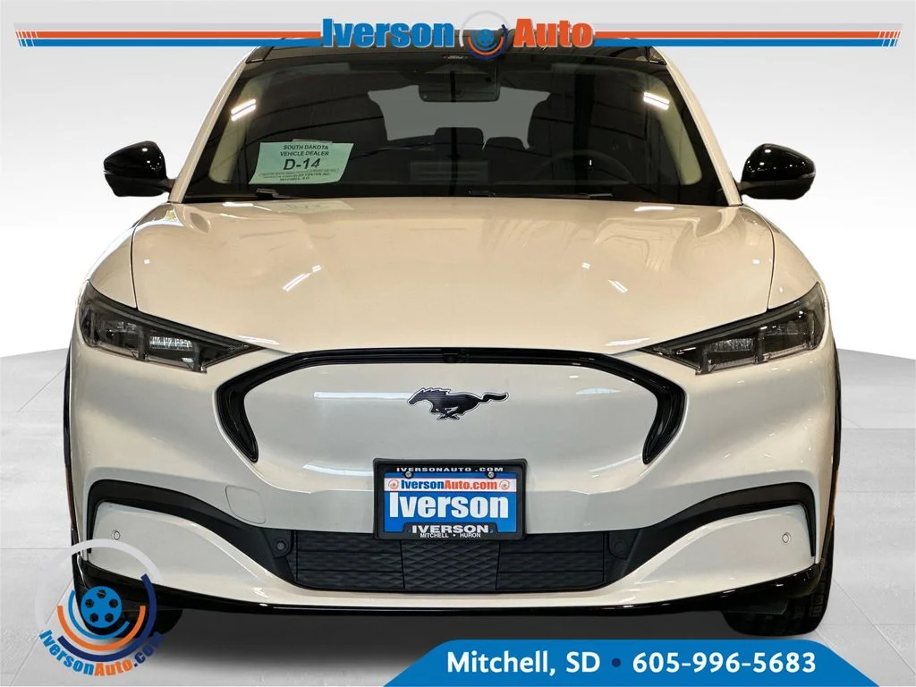 Used 2023 White Ford Premium image 3