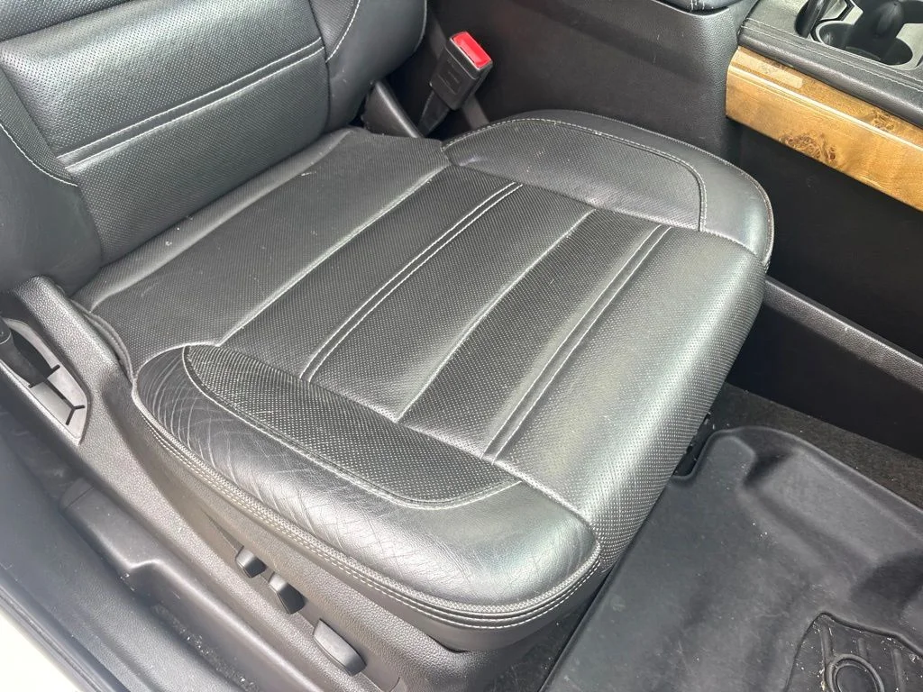 Used 2017 White GMC Denali image 30