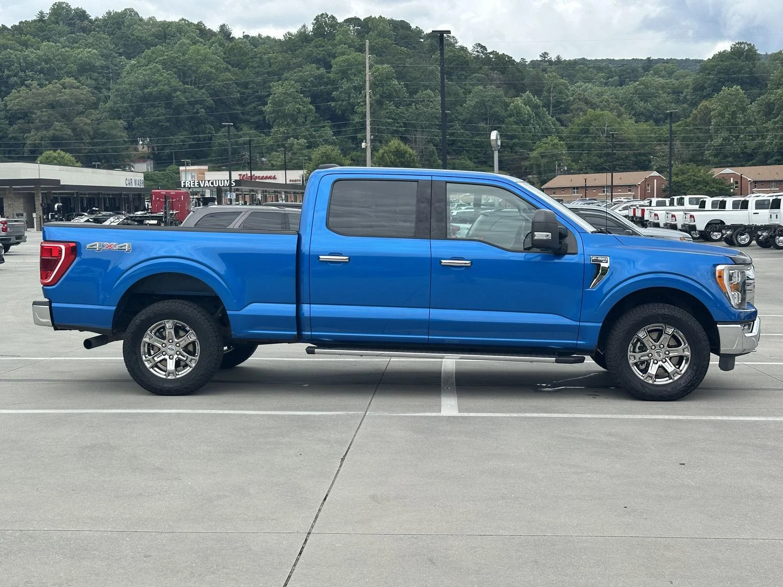 Used 2021 Velocity Blue Metallic Ford XLT image 8