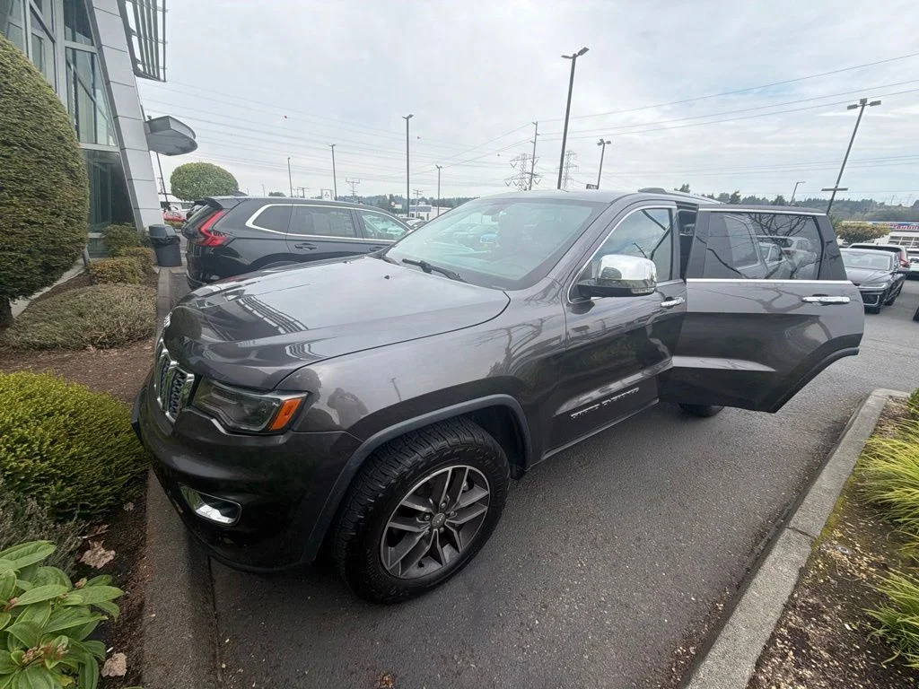 Used 2018 Gray Jeep Limited image 6