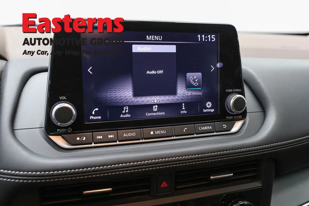 Used 2023 White Nissan S image 18