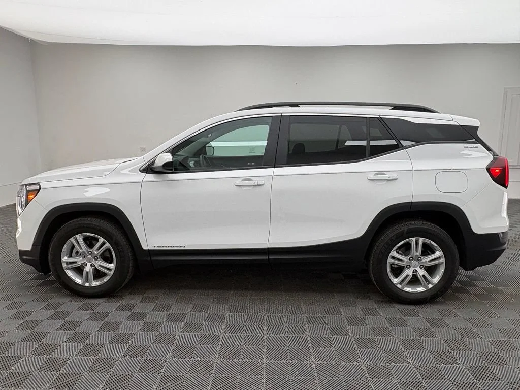 Used 2023 Summit White GMC SLE image 11