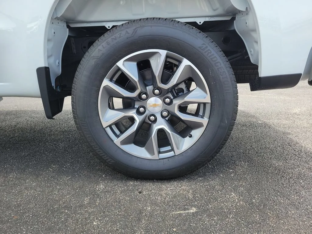 New 2026 Summit White Chevrolet LT image 32