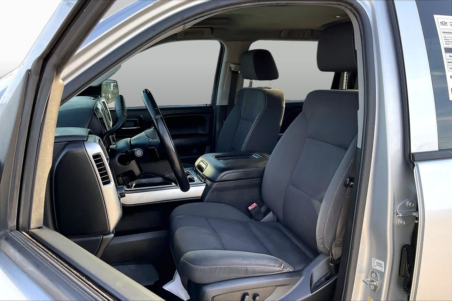 Used 2018 Silver Ice Metallic Chevrolet LT image 7