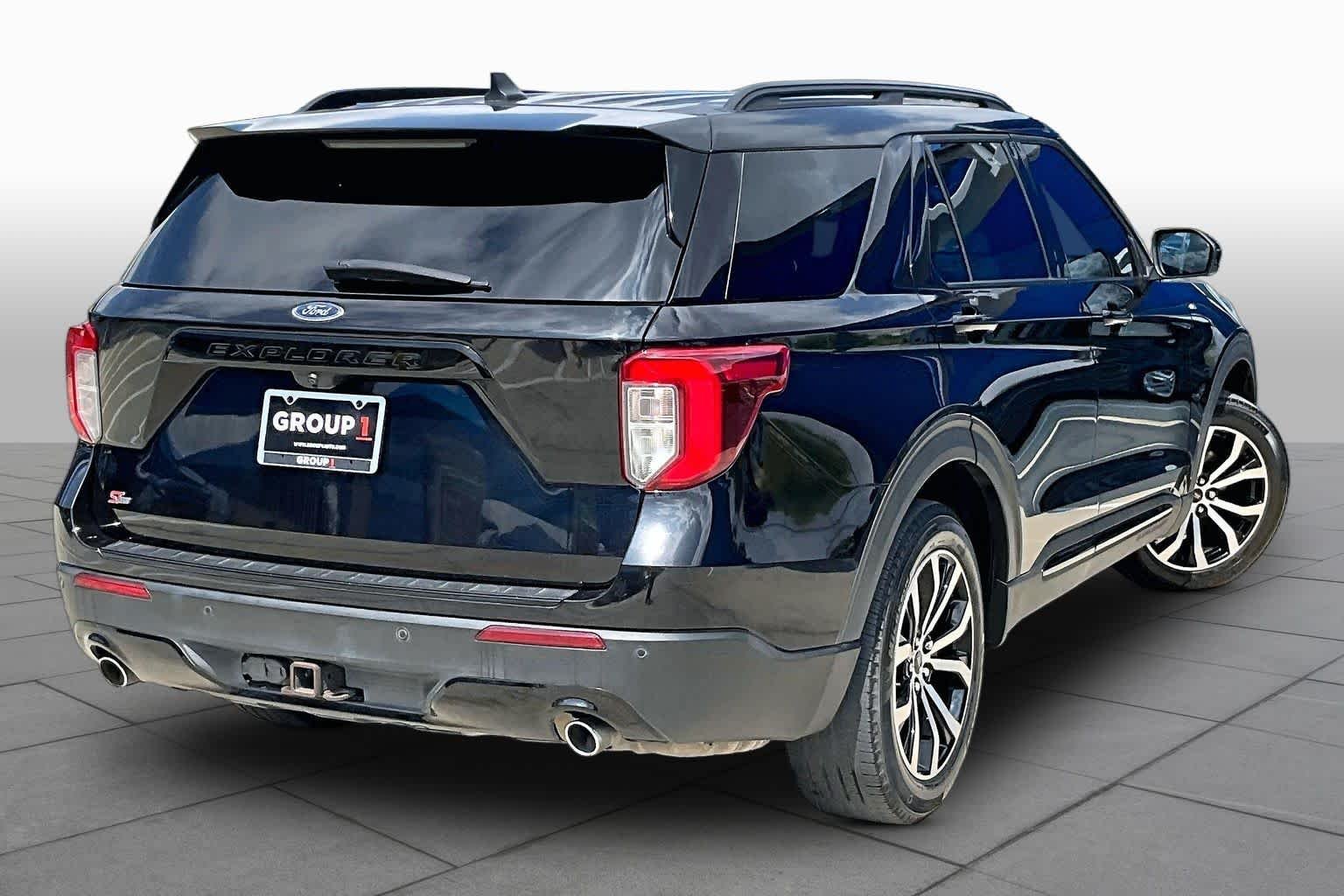 Used 2022 Agate Black Metallic Ford ST-Line image 12