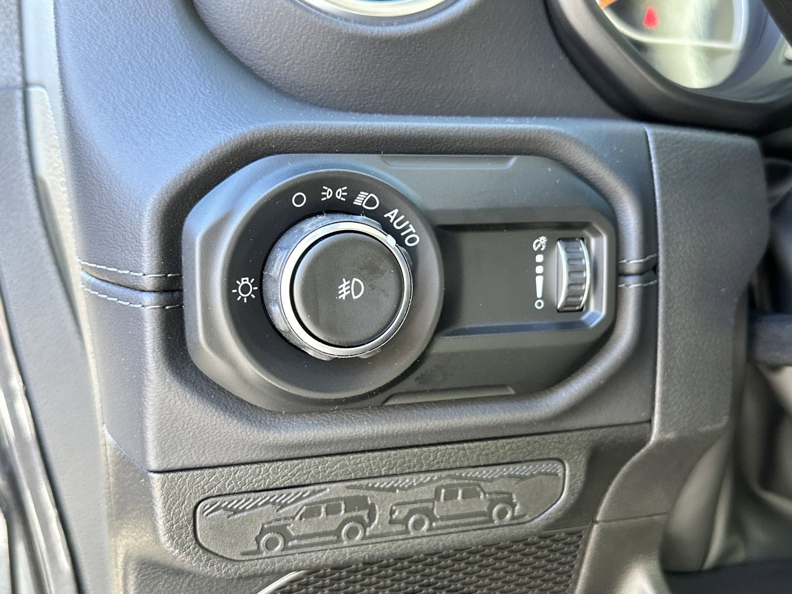 2025 Jeep Wrangler 4-Door Sahara - Photo 30