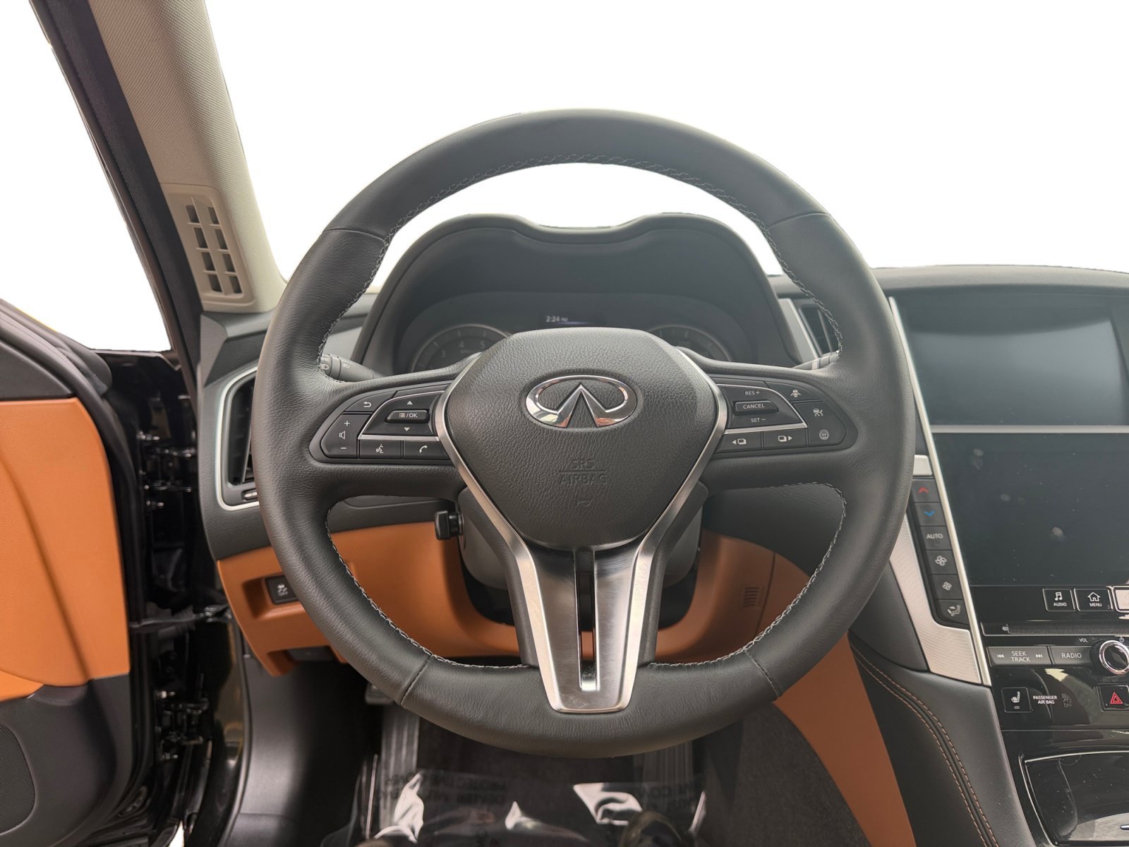 Used 2023 Black Obsidian INFINITI LUXE image 10
