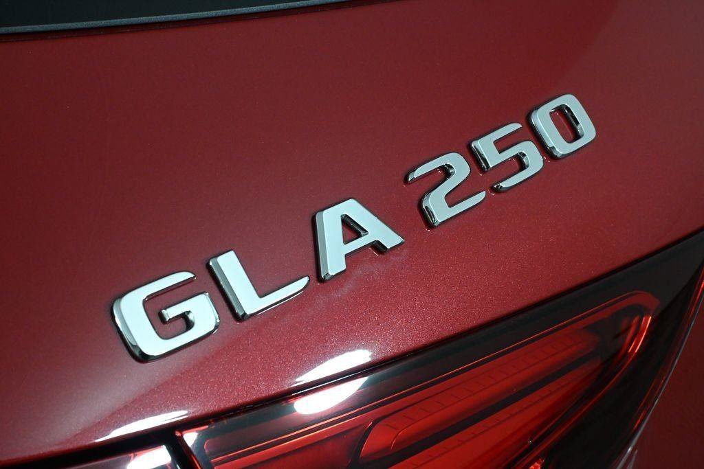 New 2026 MANUFAKTUR Patagonia Red Metallic Mercedes-Benz GLA 250 image 68