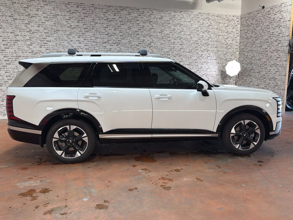 New 2027 Creamy White Pearl Hyundai Limited image 8