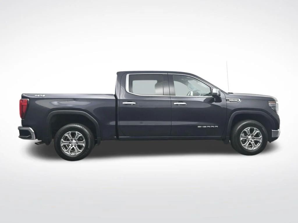 Used 2025 Silver GMC SLT image 4