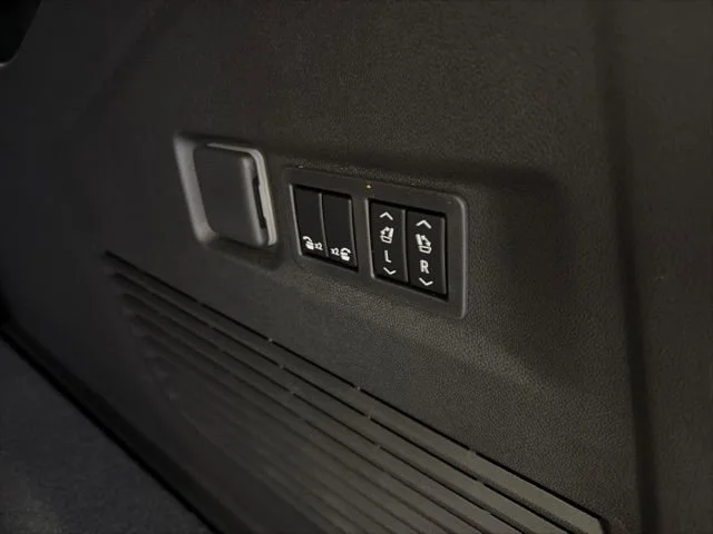 2026 GMC Yukon XL Denali - Photo 28