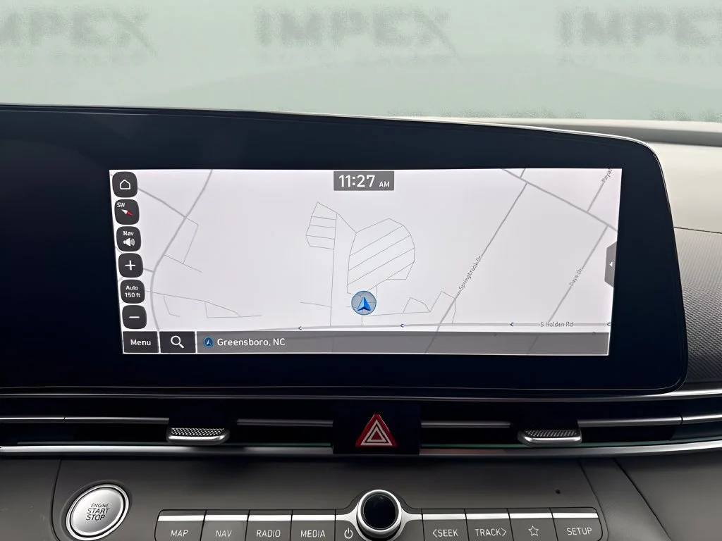 Used 2025 Silver Hyundai SEL Convenience image 19