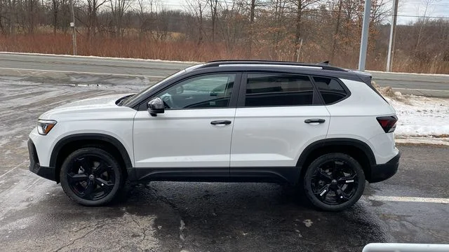 2026 Volkswagen Taos SE Black - Photo 8