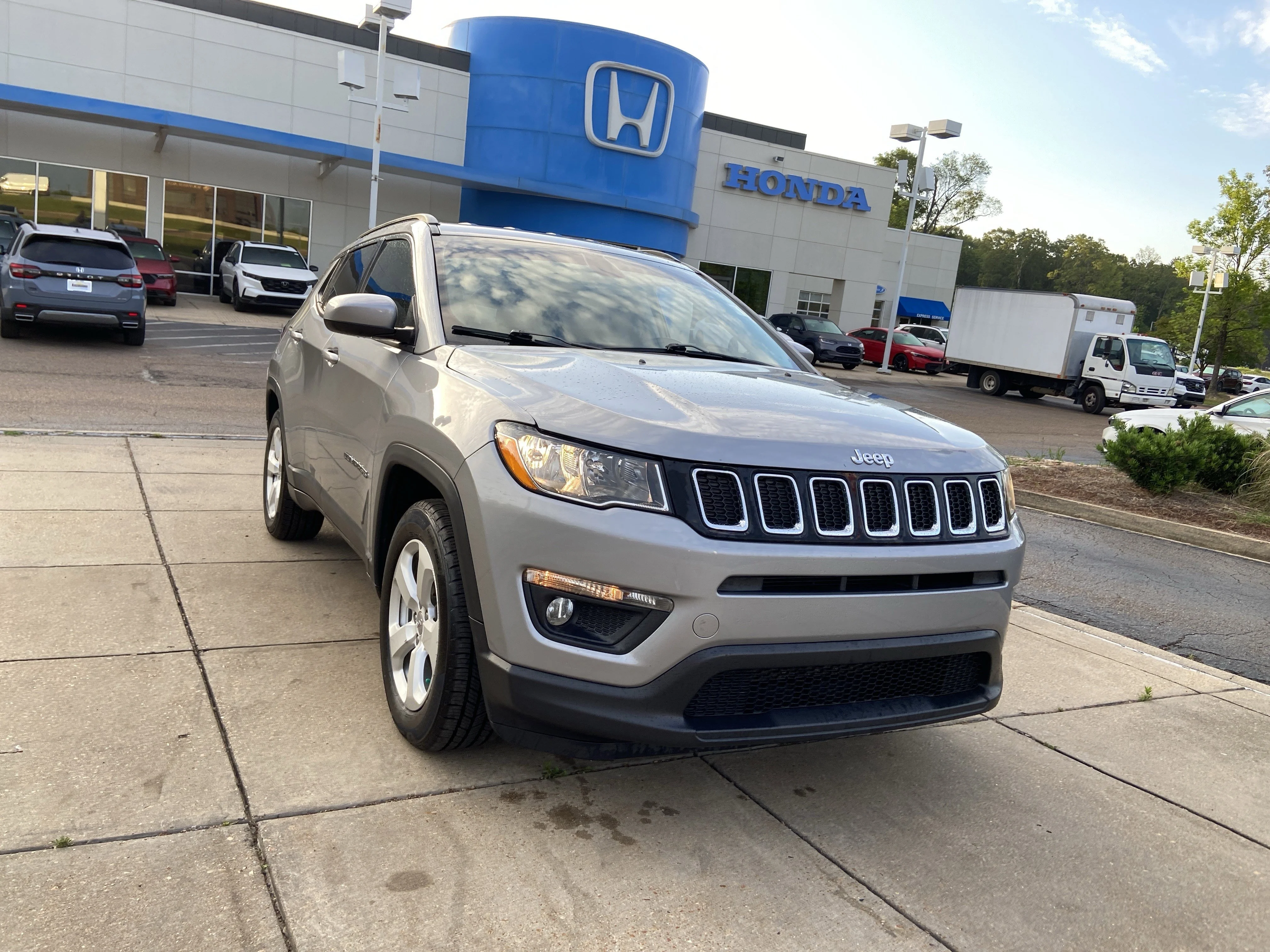 Used 2019 Jeep Compass Latitude with VIN 3C4NJCBB6KT851079 for sale in Ridgeland, MS