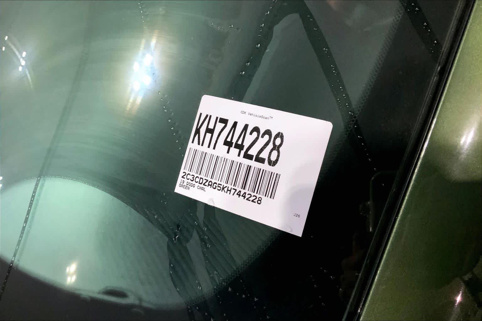 Used 2019 F8 Green Dodge SXT image 27