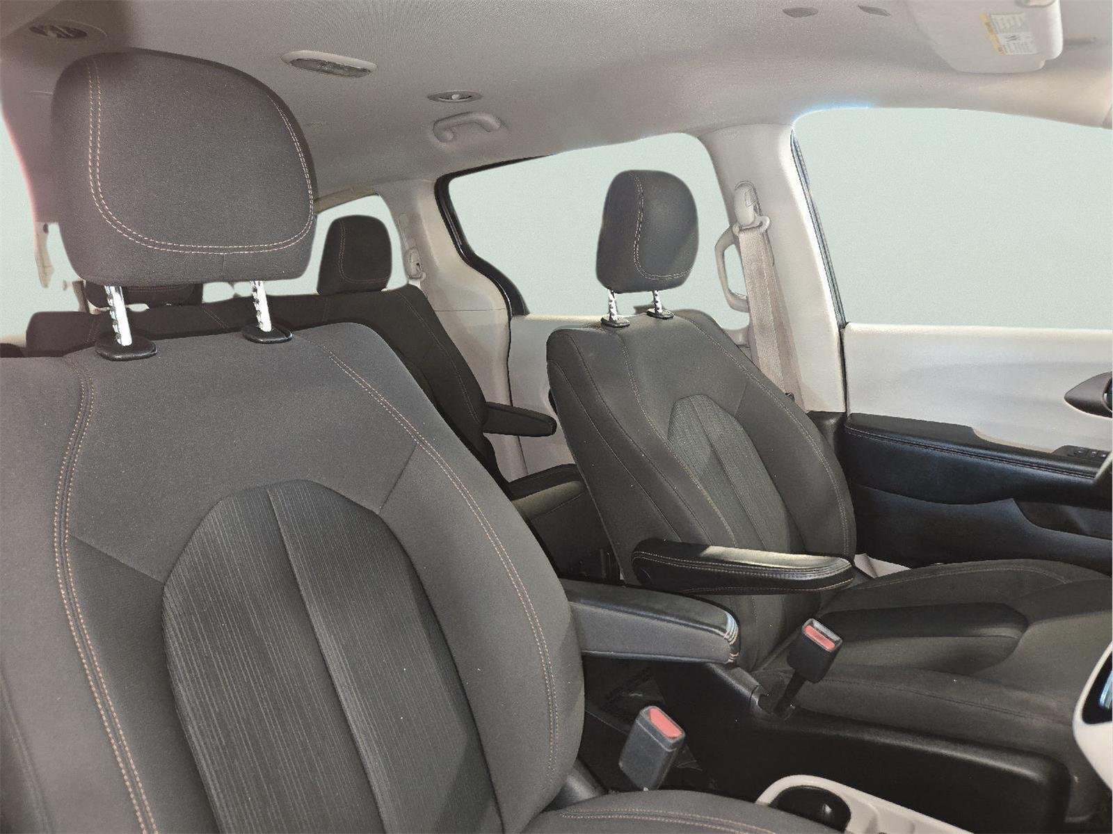 Used 2019 GRAY CHRYSLER L image 43